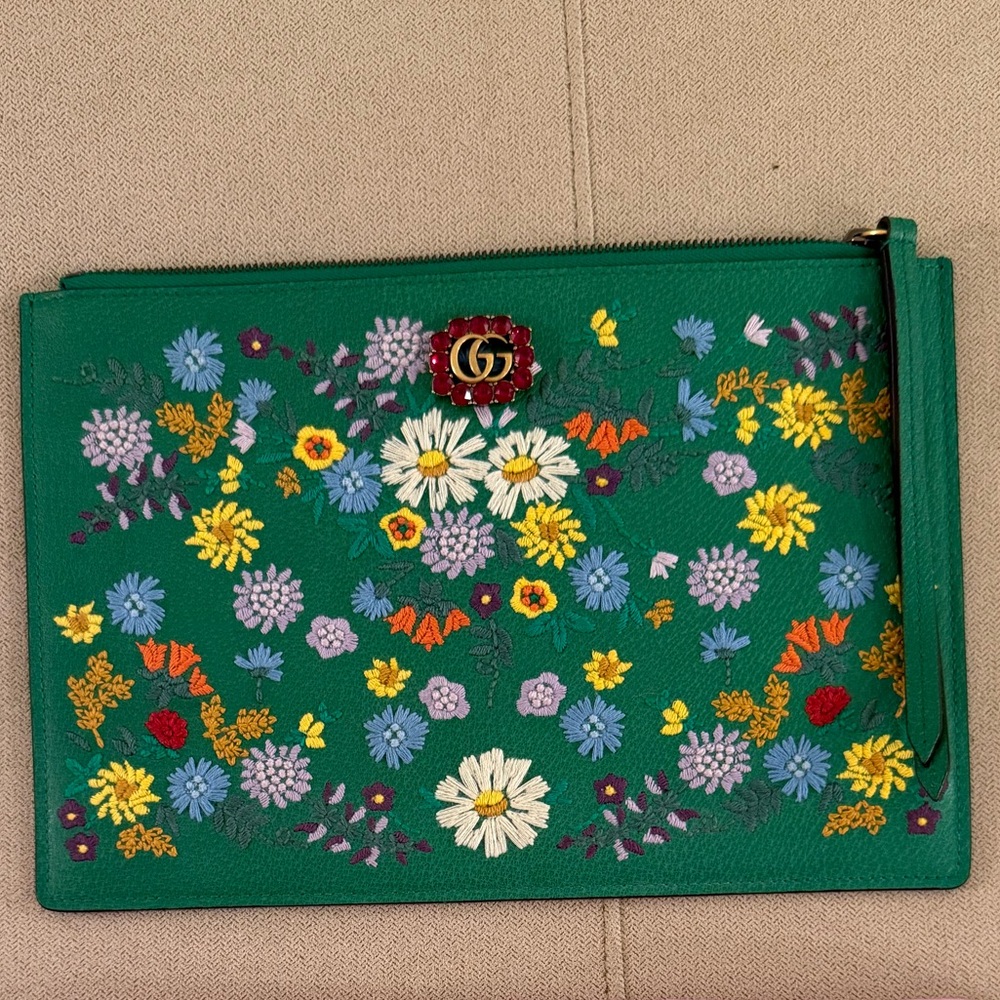 Authentic Gucci Textured Calfskin Crystal Fiori Floral Embroidered GG zip pouch